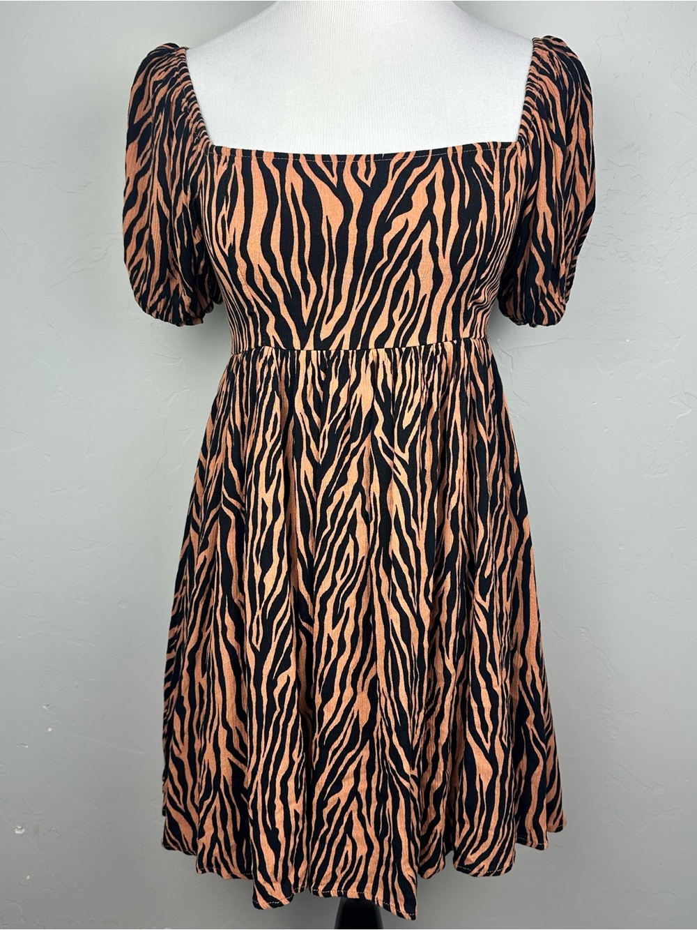Coco + Jaimeson Tiger Print Puff Sleeve Mini Dress Size Small